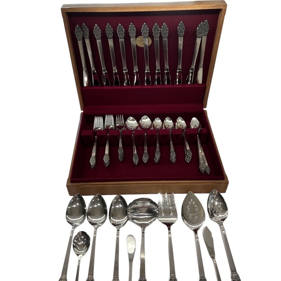 90 Piece Oneidacraft Nordic Crown Deluxe Stainless Flatware Service - Picture 2 of 15